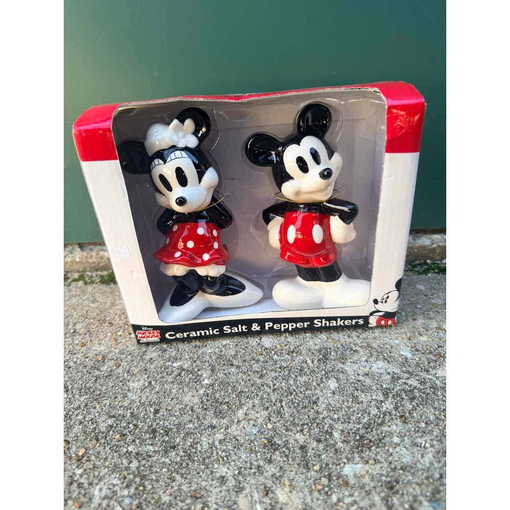 Disney Mickey‎ and Minnie Mouse Ceramic Salt and Pepper Shakers Set New in Box